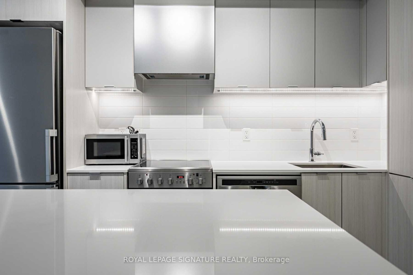 10 Gibbs Road, Unit 407 - Photo 9