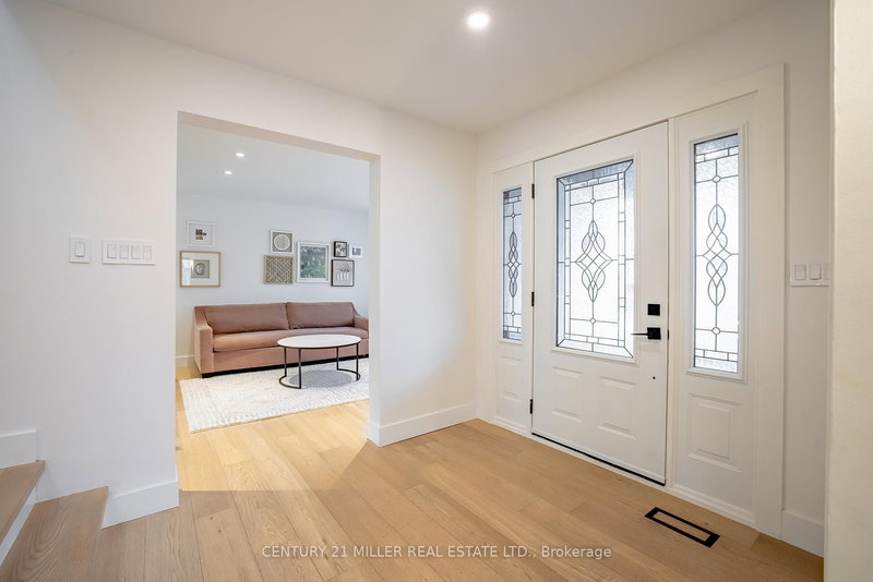 2433 Trevor Dr, Oakville, L6L 5C4 | Image 2