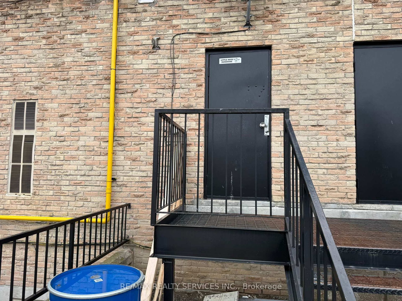 83 Kennedy Road S, Unit 17 - Photo 15