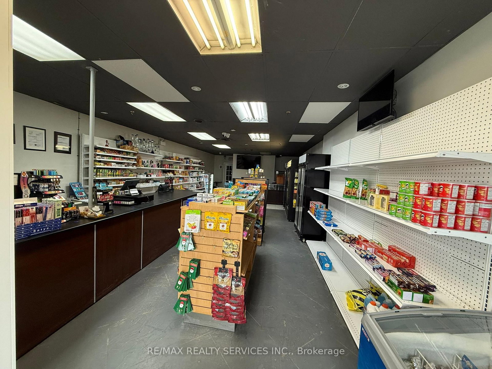 83 Kennedy Road S, Unit 17 - Photo 8