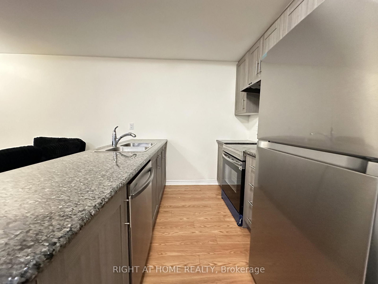 50 Halliford Place, Unit 602 - Photo 7