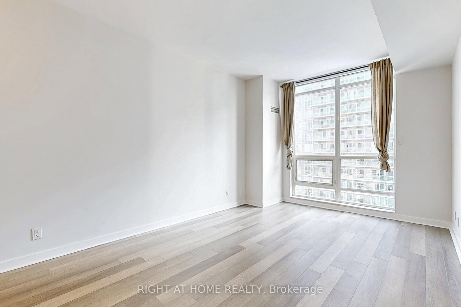 185 Legion Road N, Unit 2207 - Photo 21