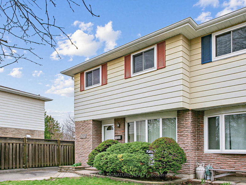 3193 Corrigan Dr, Mississauga, L4Y 3C5 | Image 3