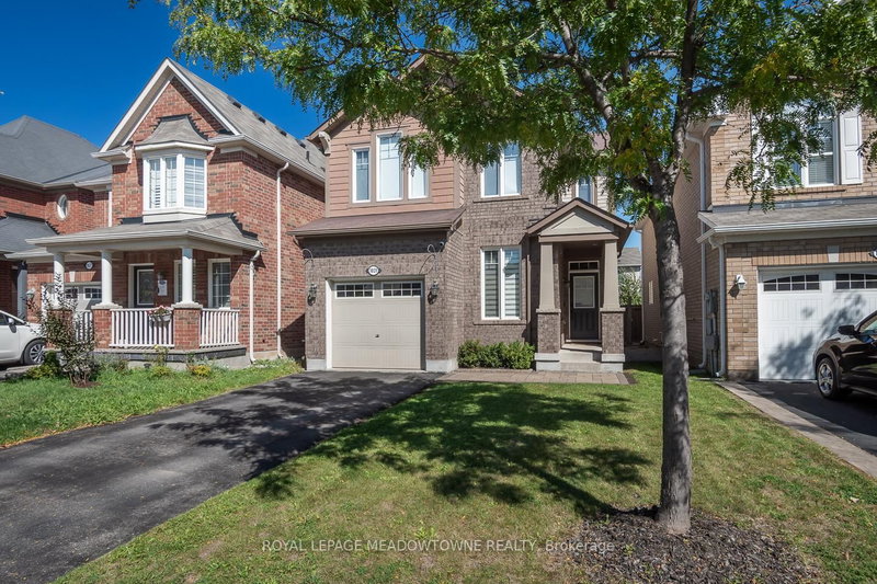 1031 Solomon Crt, Milton, L9T 8G9 | Image 2