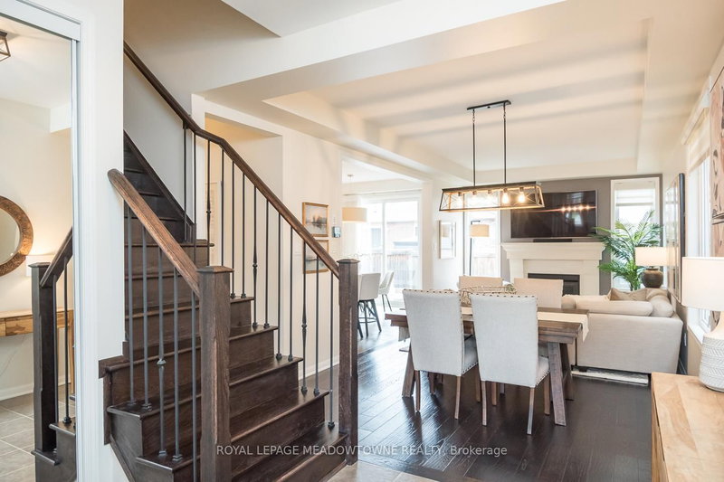 1031 Solomon Crt, Milton, L9T 8G9 | Image 3