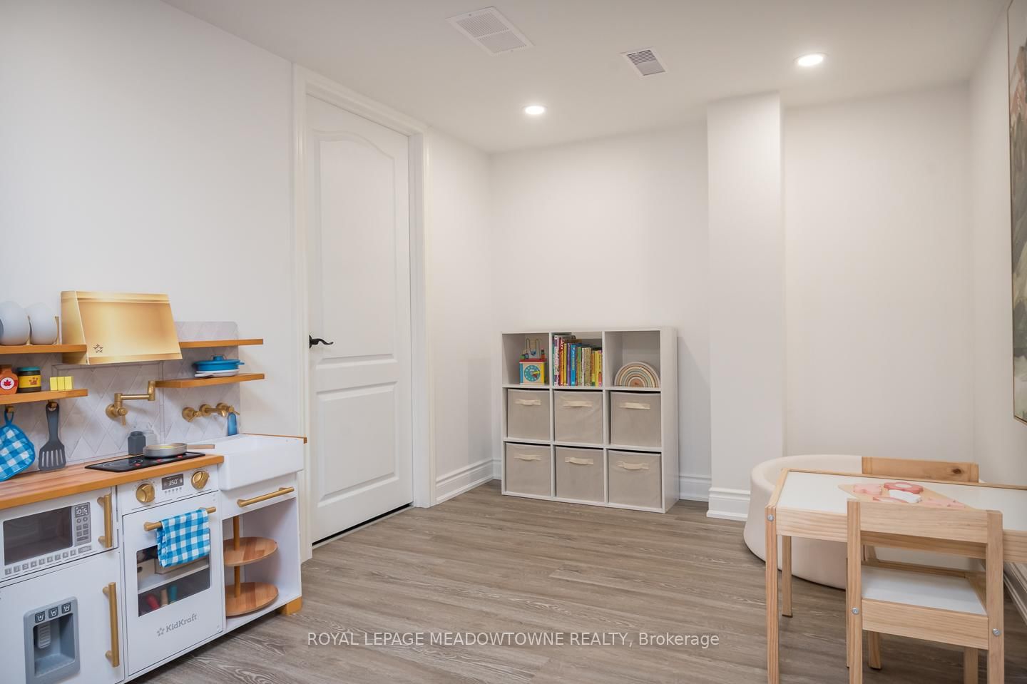 Detached House for sale at 1031 Solomon Court, Milton, Ontario, L9T 8G9 - Willmott - MLS: W13011866