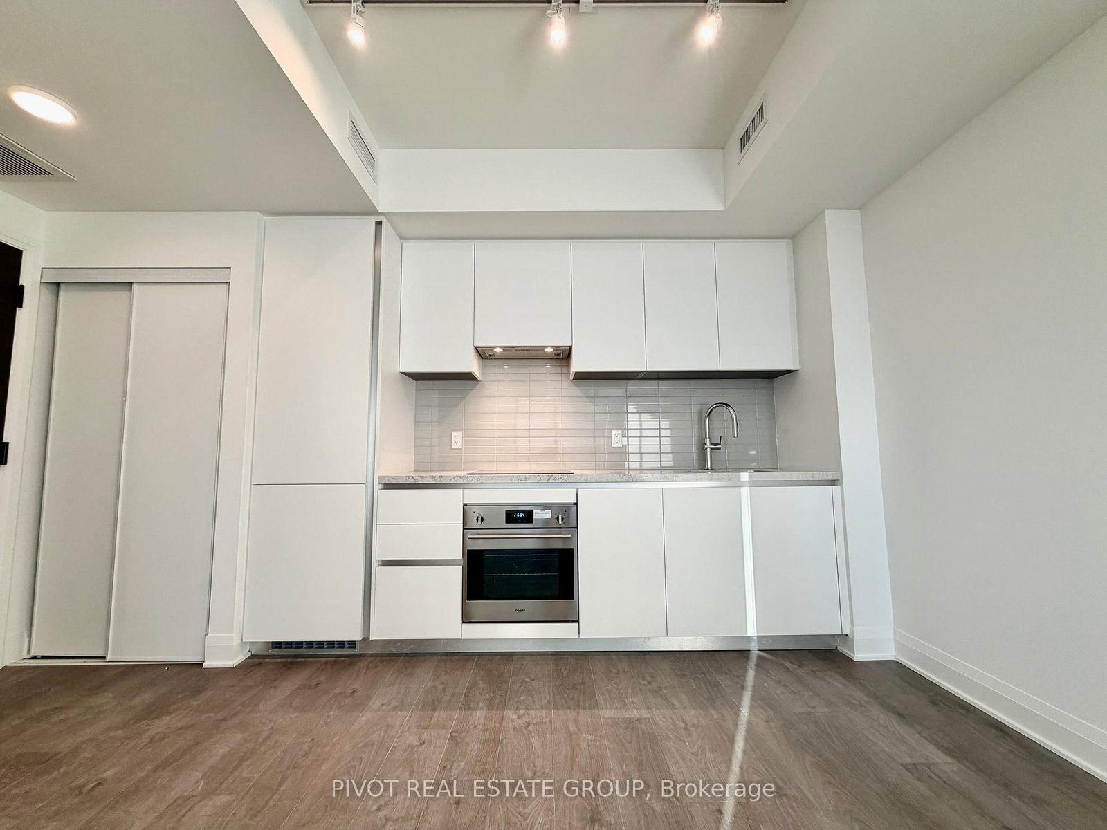 2 Erskine Road, Unit 2705 - Photo 10