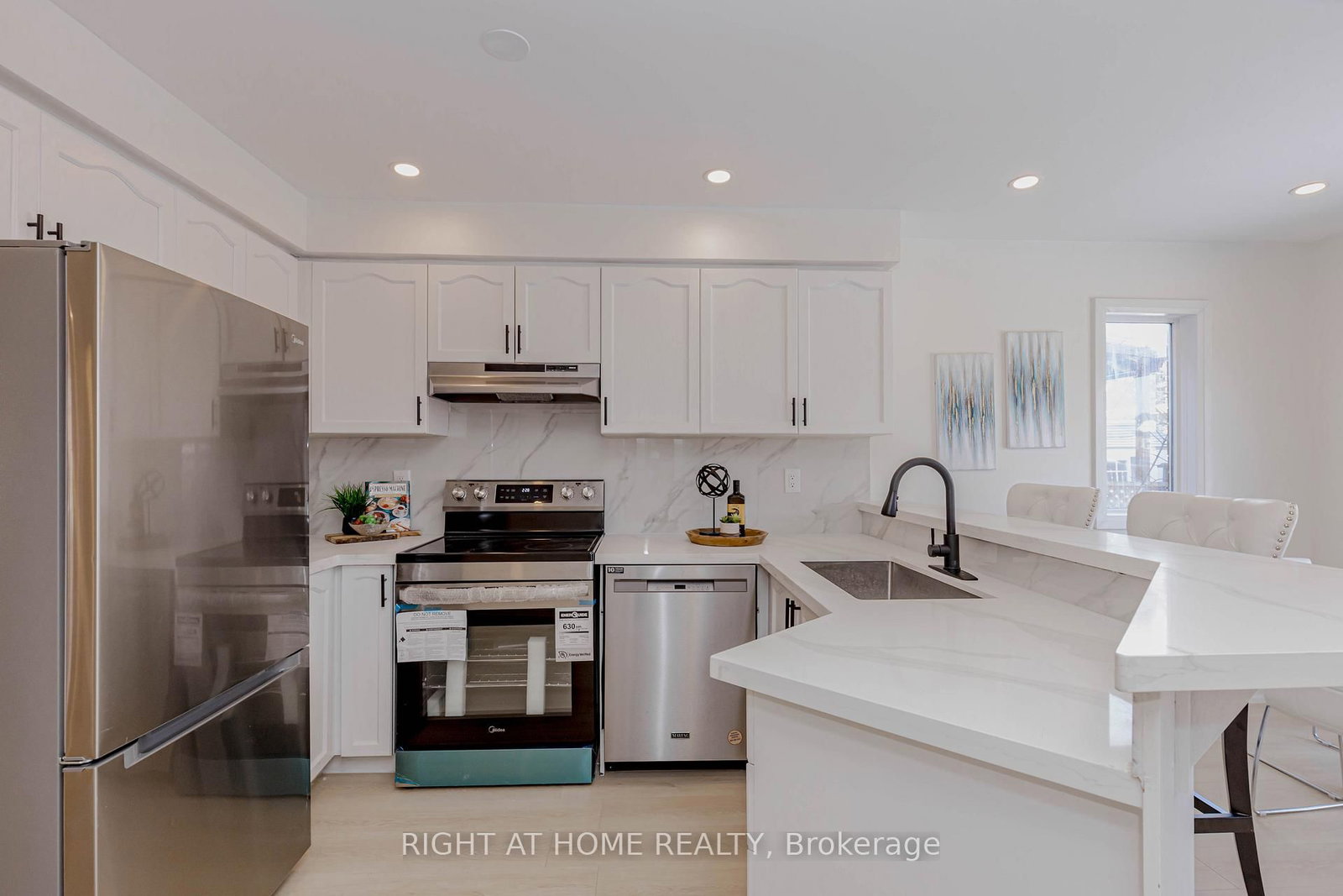 Detached House for sale at 21 Carabram Court, Brampton, Ontario, L6X 4M2 - Brampton West - MLS: W13011894