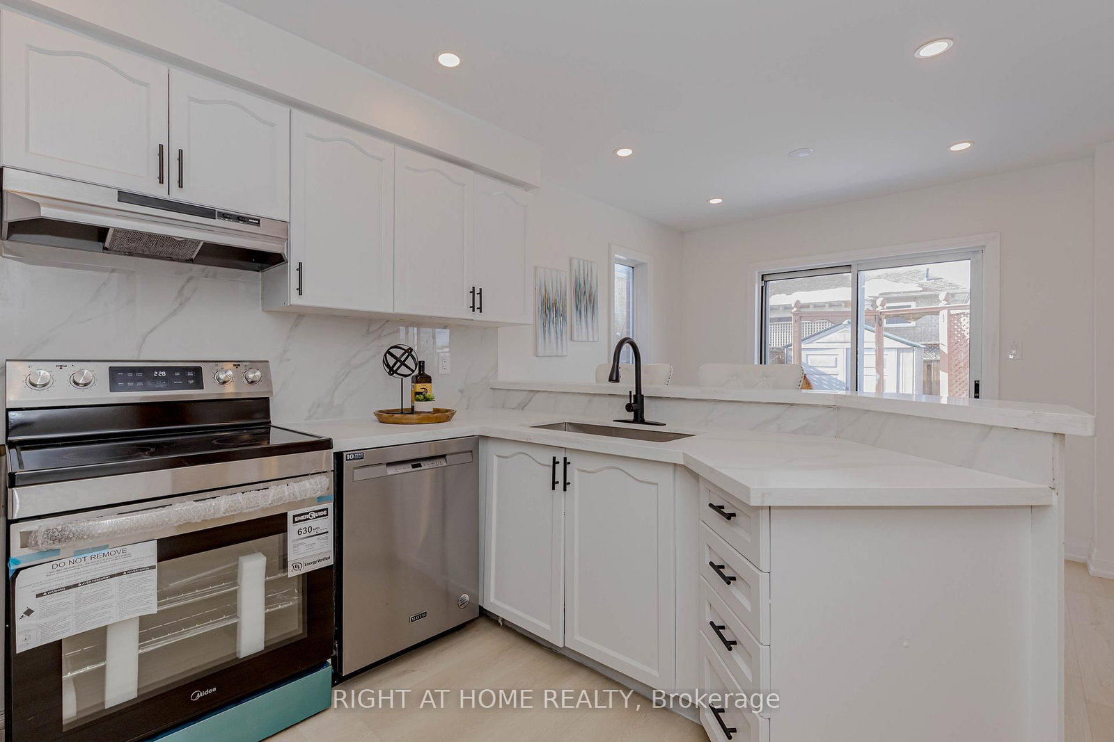 Detached House for sale at 21 Carabram Court, Brampton, Ontario, L6X 4M2 - Brampton West - MLS: W13011894