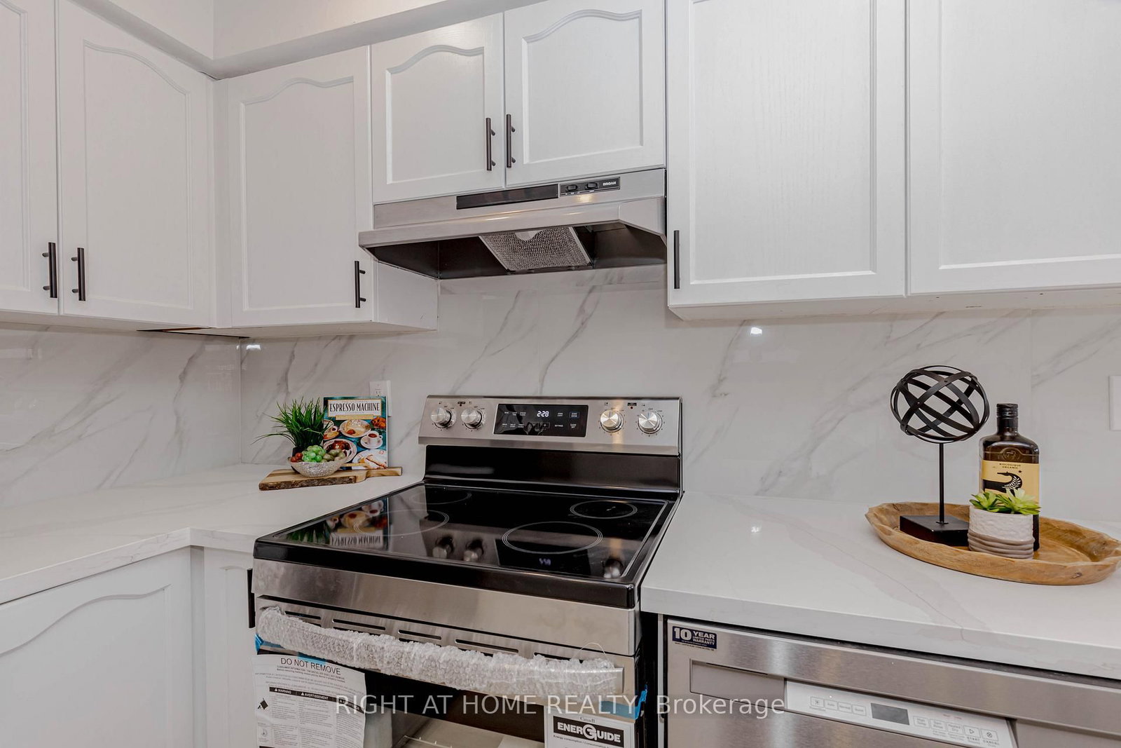 Detached House for sale at 21 Carabram Court, Brampton, Ontario, L6X 4M2 - Brampton West - MLS: W13011894