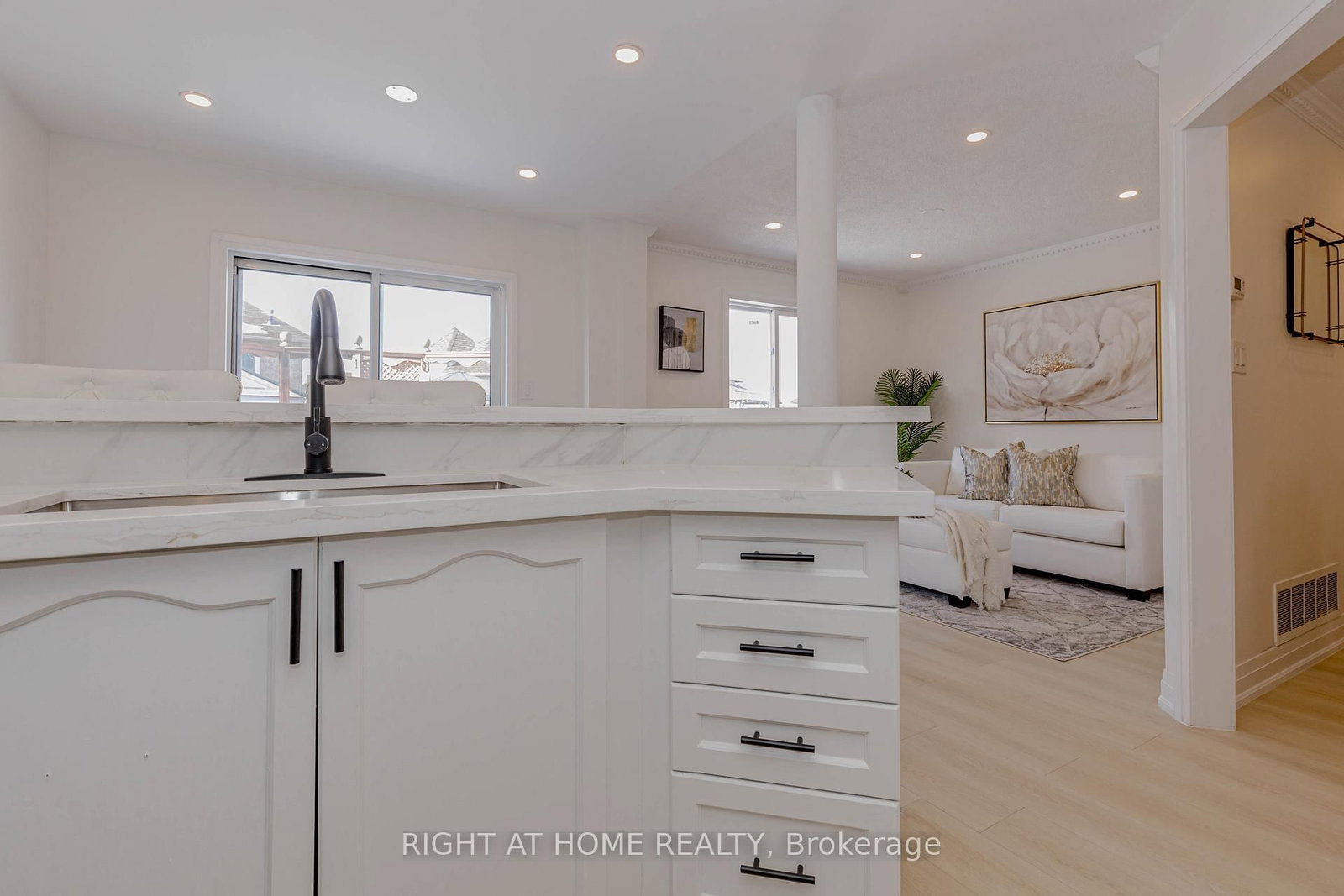 Detached House for sale at 21 Carabram Court, Brampton, Ontario, L6X 4M2 - Brampton West - MLS: W13011894