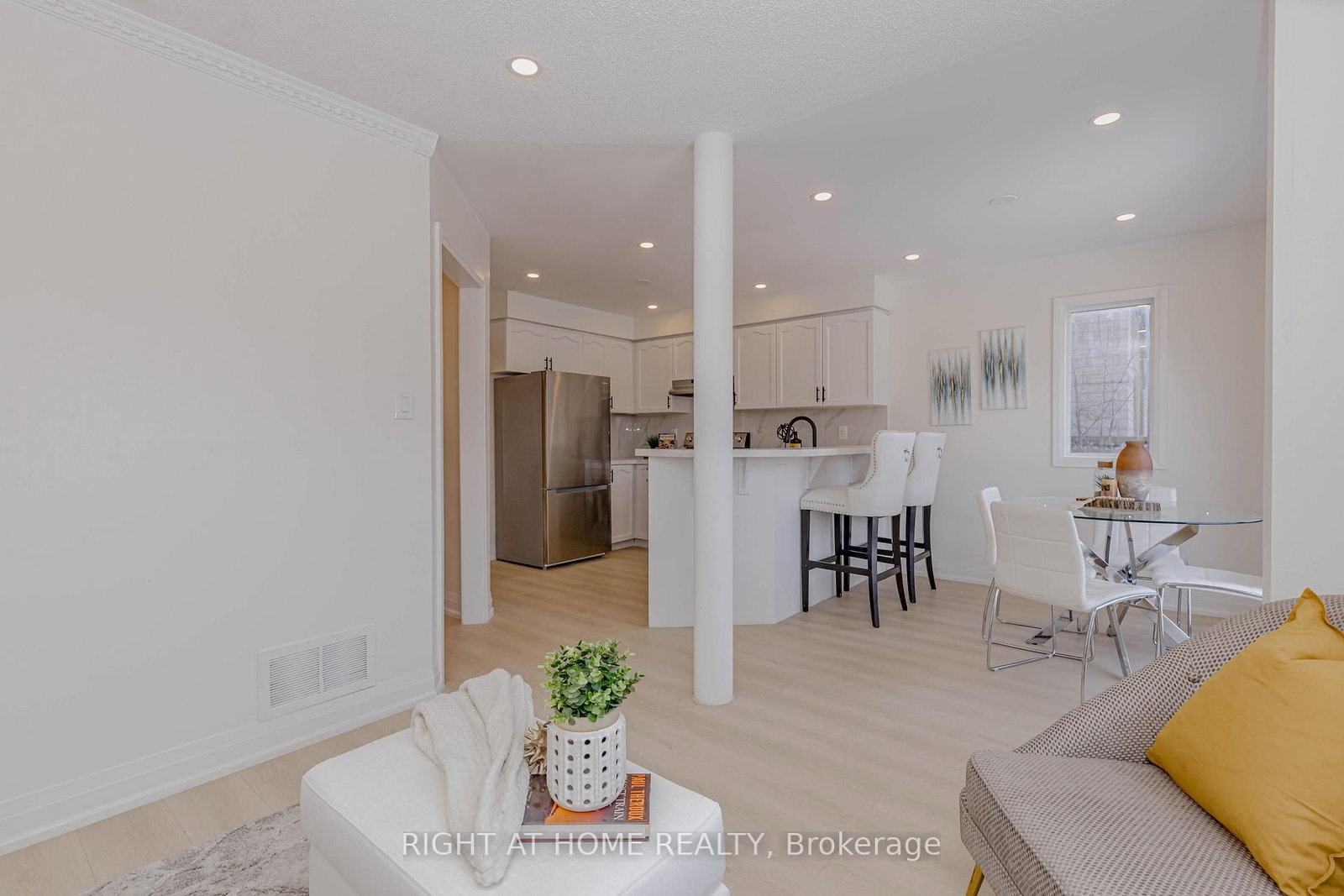 Detached House for sale at 21 Carabram Court, Brampton, Ontario, L6X 4M2 - Brampton West - MLS: W13011894