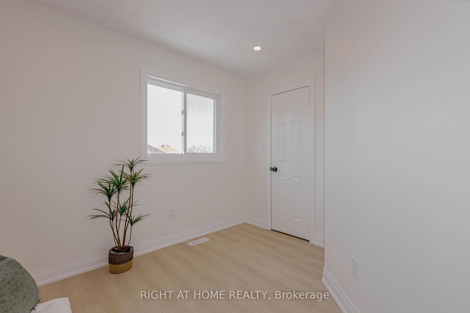 Detached House for sale at 21 Carabram Court, Brampton, Ontario, L6X 4M2 - Brampton West - MLS: W13011894