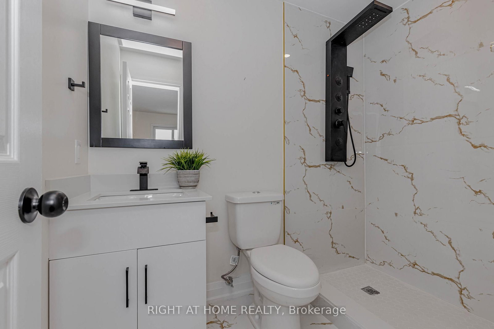 Detached House for sale at 21 Carabram Court, Brampton, Ontario, L6X 4M2 - Brampton West - MLS: W13011894