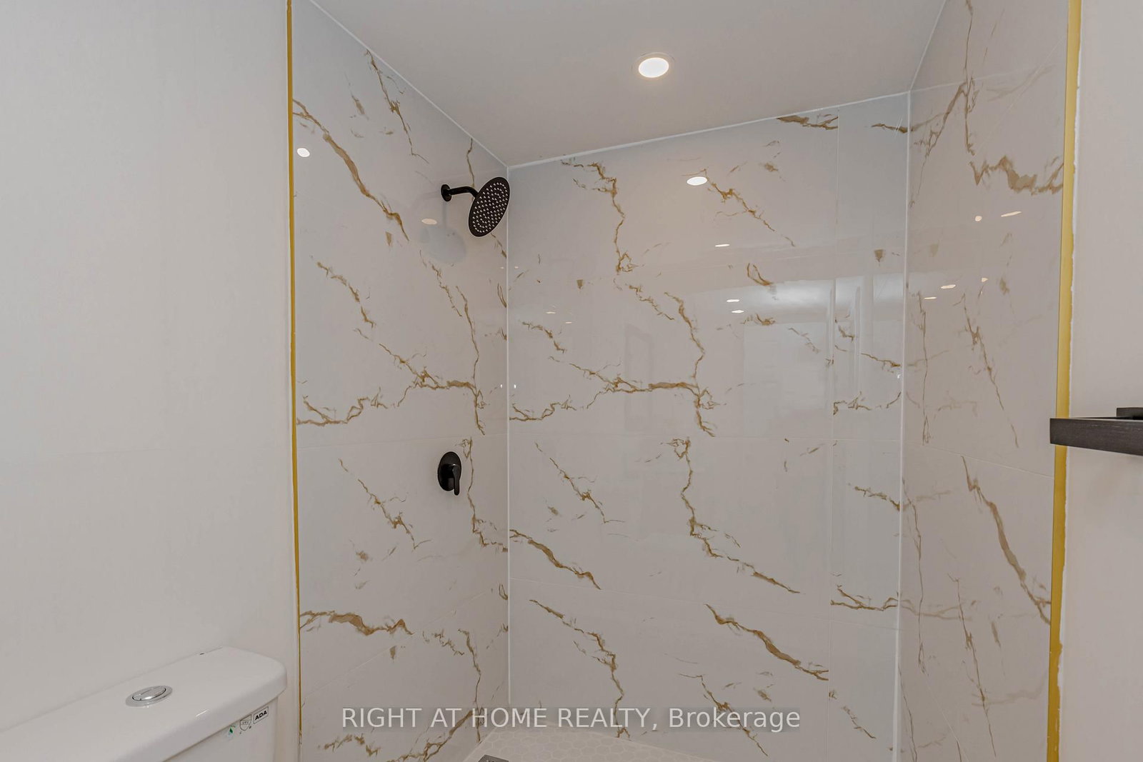 Detached House for sale at 21 Carabram Court, Brampton, Ontario, L6X 4M2 - Brampton West - MLS: W13011894