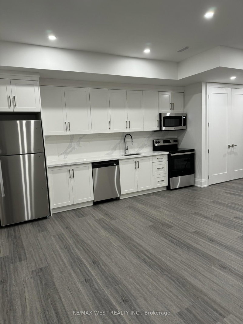 LOWER - 21 Antonio Crt, Toronto, M9L 0A4 | Image 2