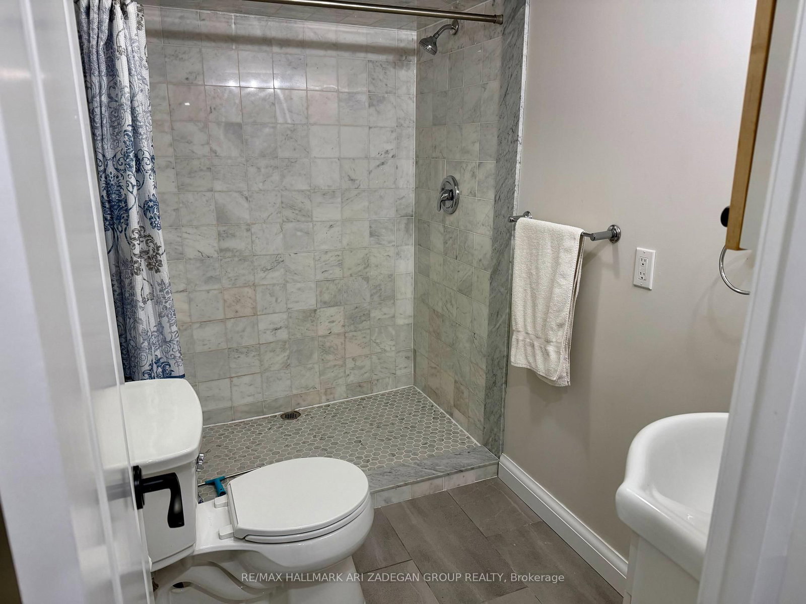 153 Queens Drive, Unit Lower - Photo 6
