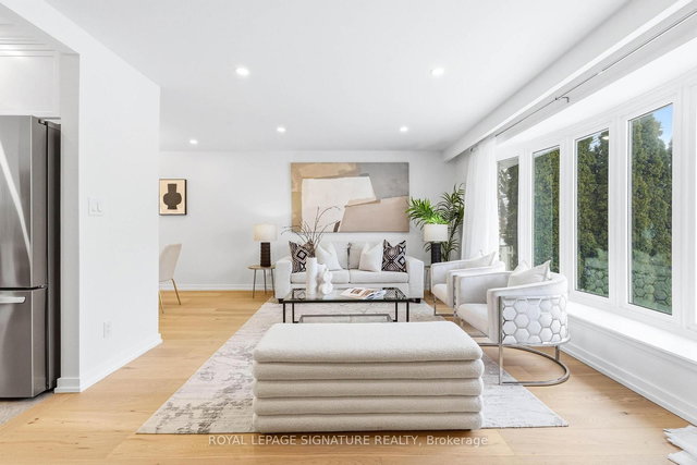 1271 Canford Crescent