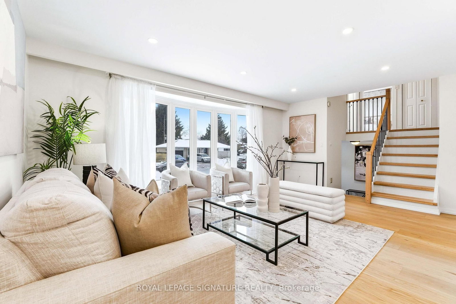 1271 Canford Crescent - Photo 5