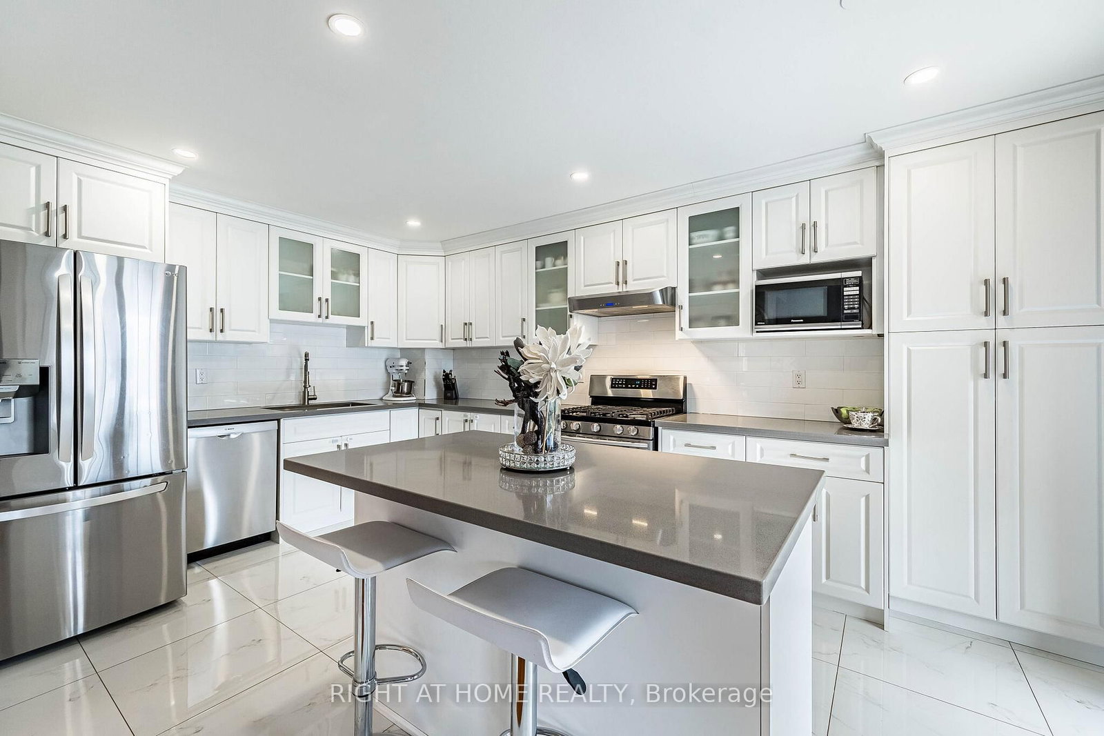 Detached House for sale at 16 Woodside Court, Brampton, Ontario, L6Y 3Z3 - Fletcher's Creek South - MLS: W13012312