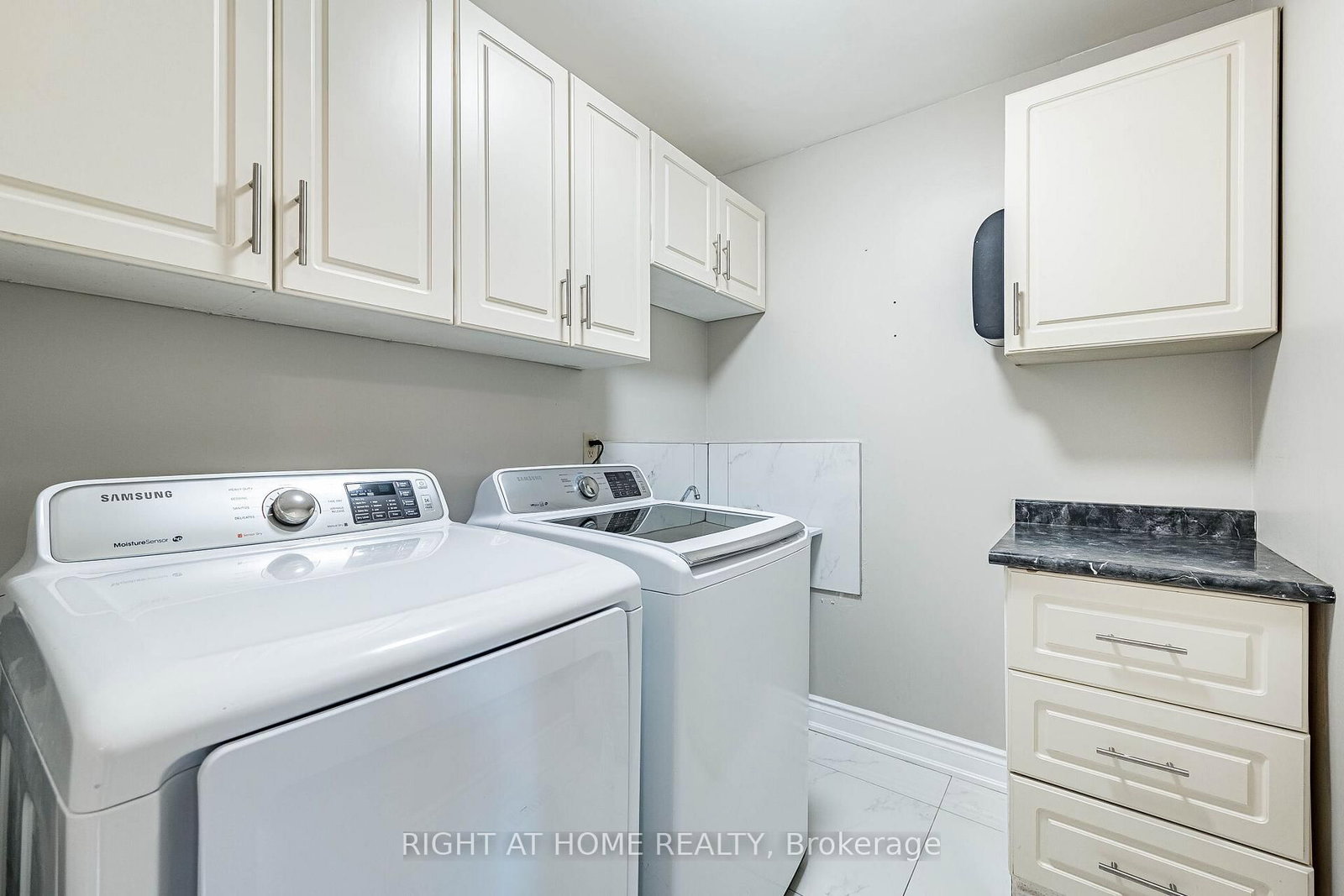 Detached House for sale at 16 Woodside Court, Brampton, Ontario, L6Y 3Z3 - Fletcher's Creek South - MLS: W13012312