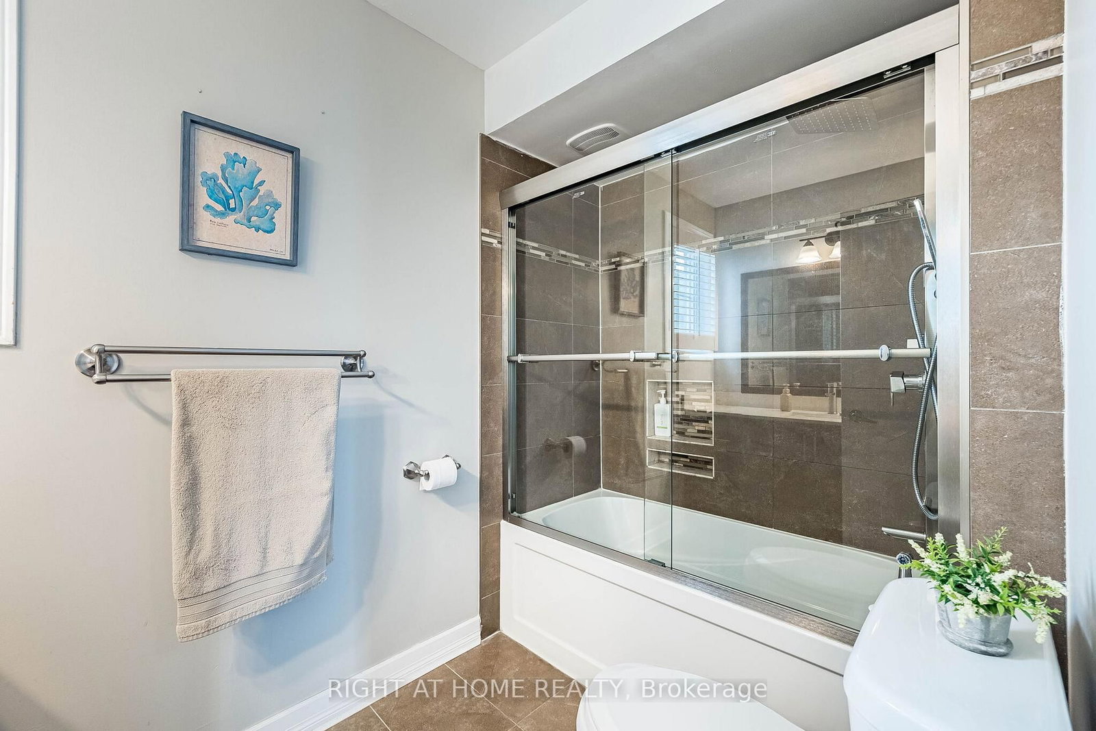 Detached House for sale at 16 Woodside Court, Brampton, Ontario, L6Y 3Z3 - Fletcher's Creek South - MLS: W13012312