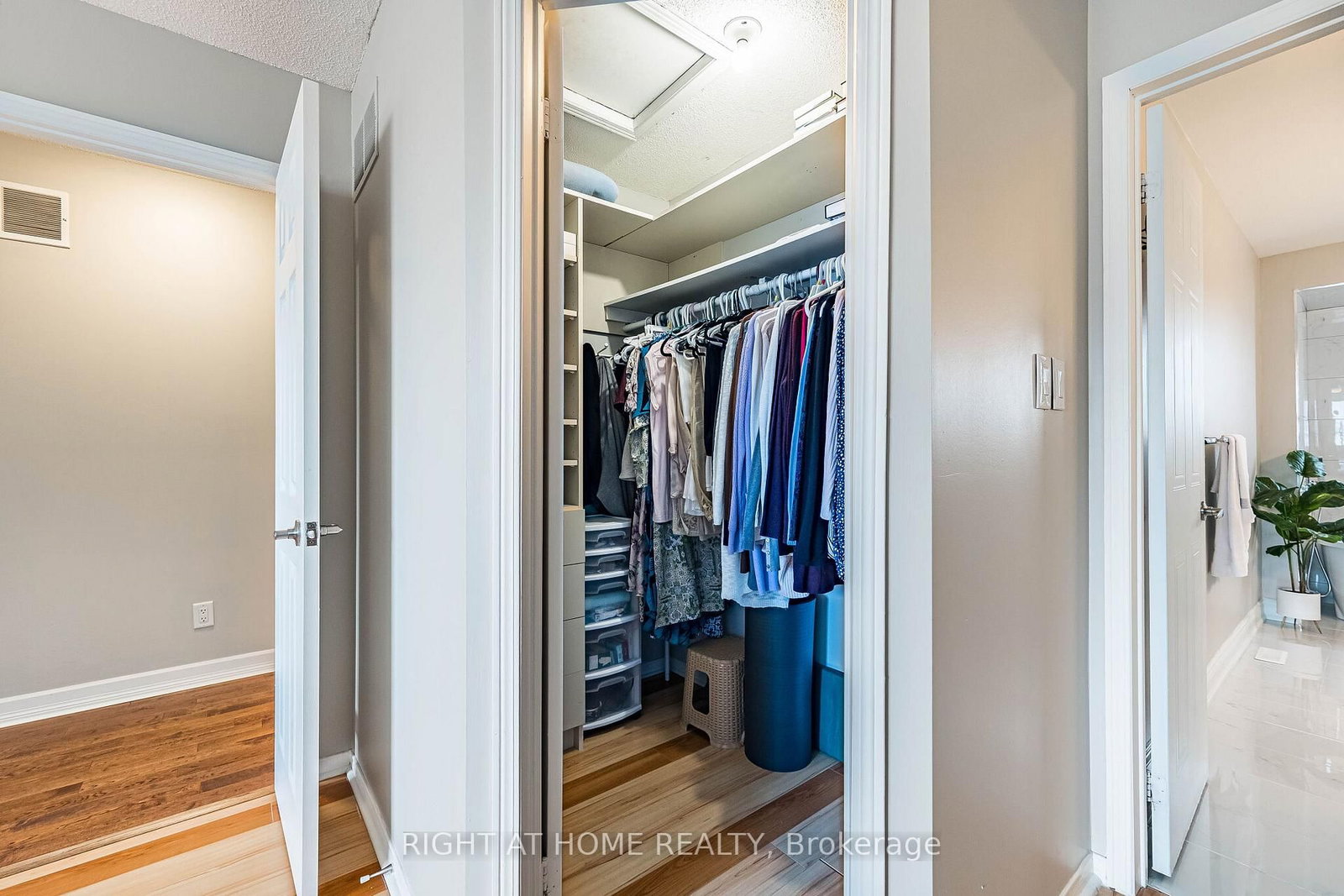 Detached House for sale at 16 Woodside Court, Brampton, Ontario, L6Y 3Z3 - Fletcher's Creek South - MLS: W13012312