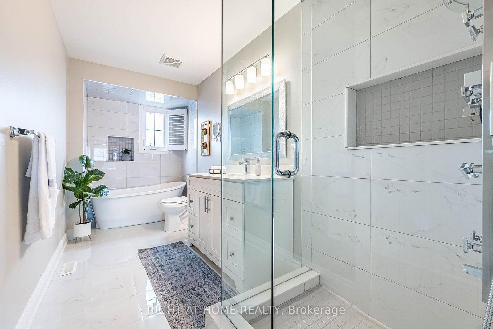 Detached House for sale at 16 Woodside Court, Brampton, Ontario, L6Y 3Z3 - Fletcher's Creek South - MLS: W13012312