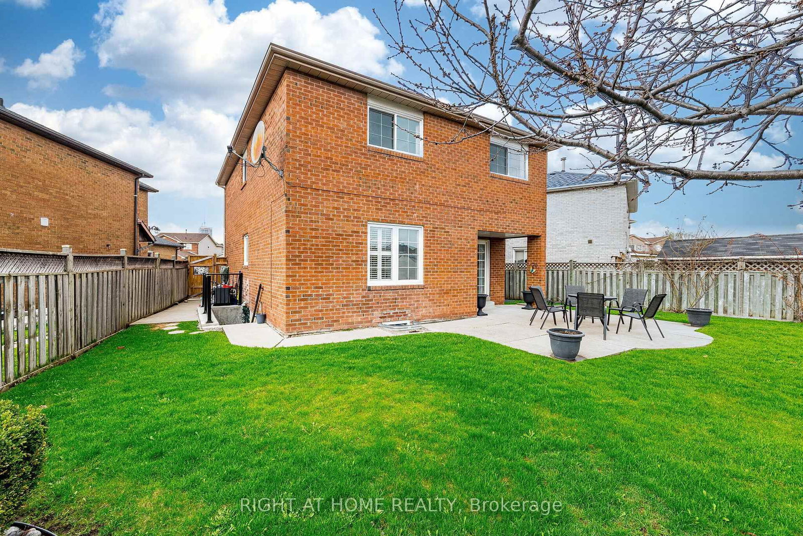 Detached House for sale at 16 Woodside Court, Brampton, Ontario, L6Y 3Z3 - Fletcher's Creek South - MLS: W13012312