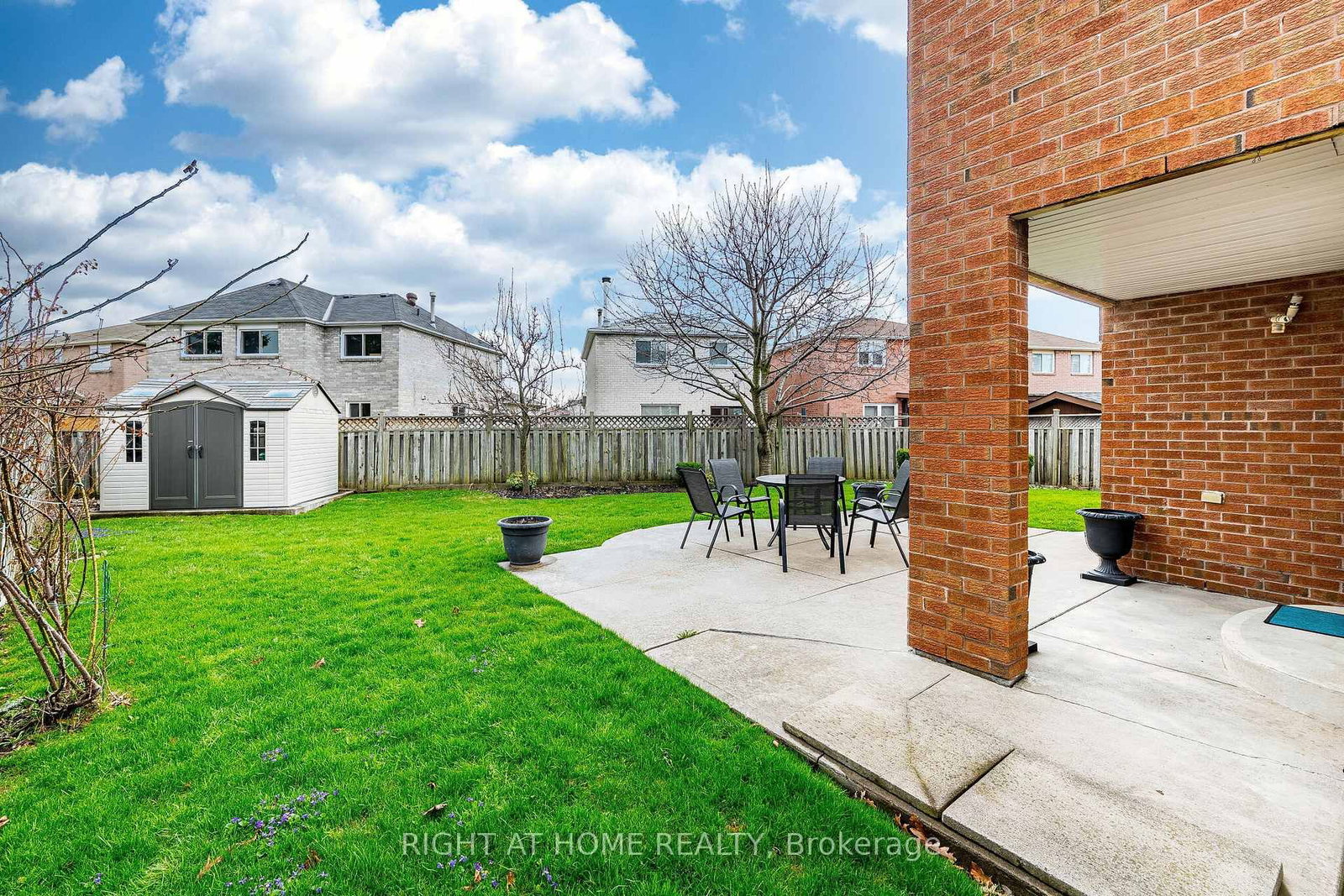 Detached House for sale at 16 Woodside Court, Brampton, Ontario, L6Y 3Z3 - Fletcher's Creek South - MLS: W13012312