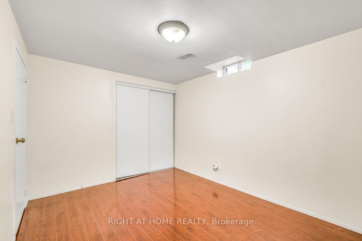 Detached House for sale at 16 Woodside Court, Brampton, Ontario, L6Y 3Z3 - Fletcher's Creek South - MLS: W13012312