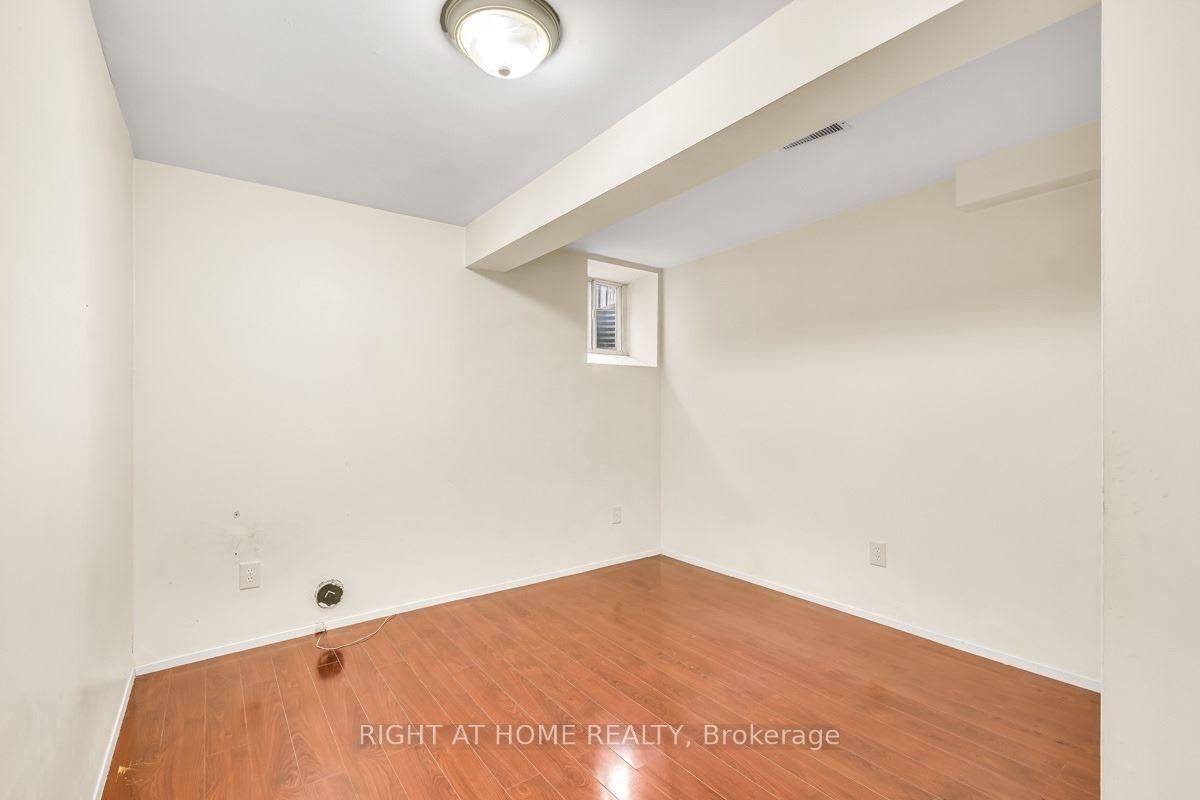 Detached House for sale at 16 Woodside Court, Brampton, Ontario, L6Y 3Z3 - Fletcher's Creek South - MLS: W13012312