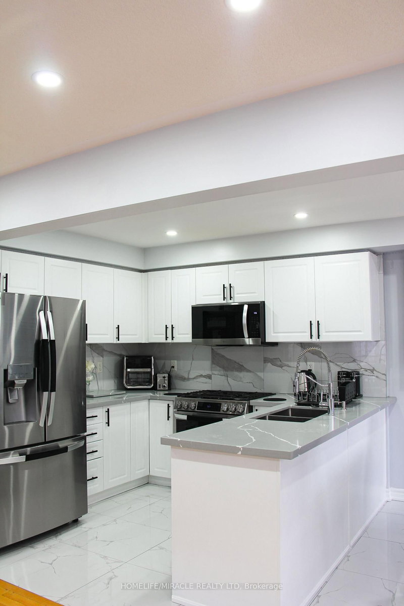 60 Bushmill Circ, Brampton, L7A 0K8 | Image 2