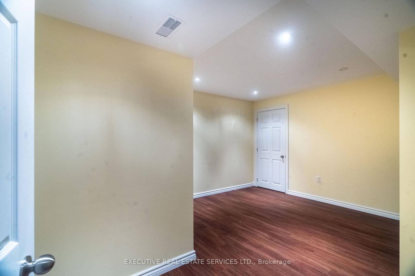 Detached House for sale at 20 Wetmeadow Drive, Brampton, Ontario, L7A 2T6 - Fletcher's Meadow - MLS: W13012384