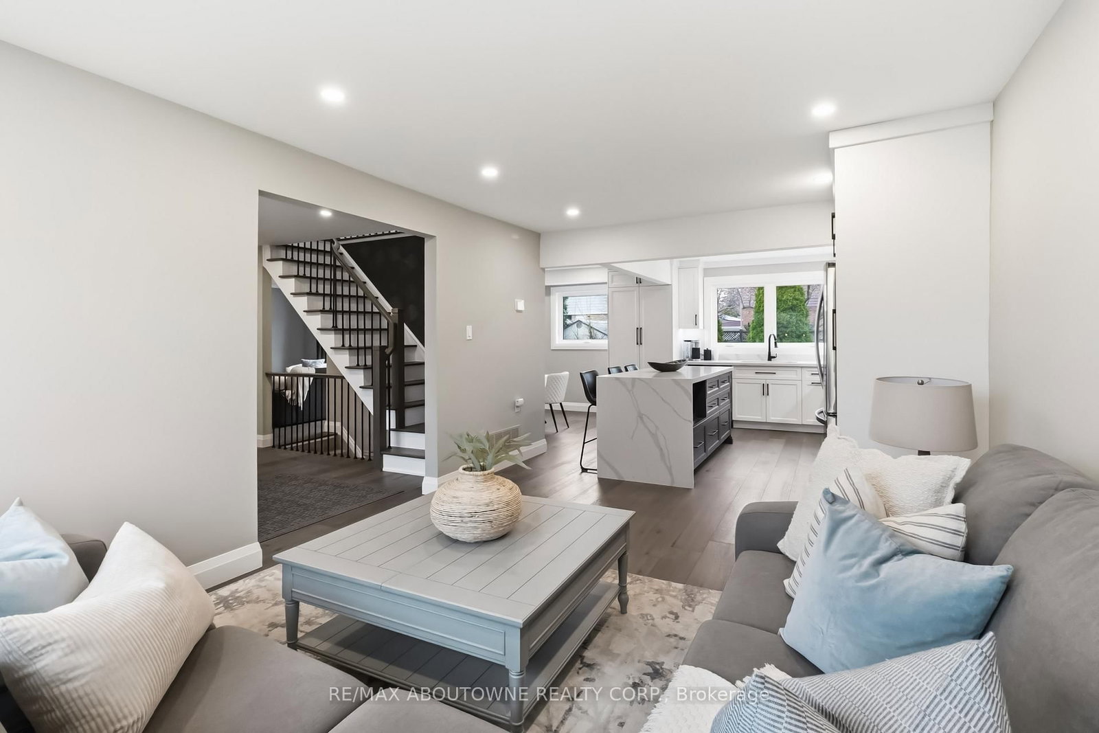 2485 Woburn Crescent - Photo 10