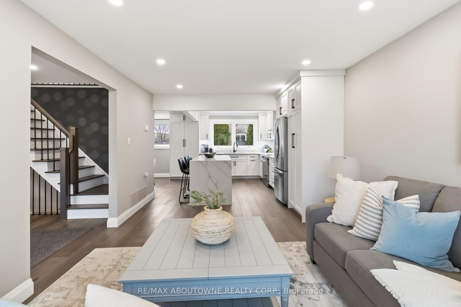 2485 Woburn Crescent - Photo 11