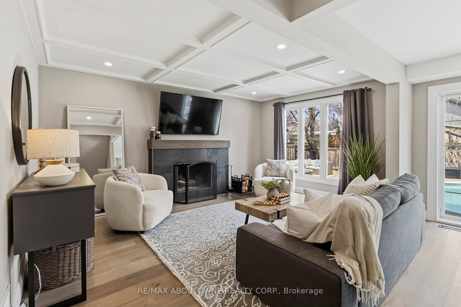 2485 Woburn Crescent - Photo 17