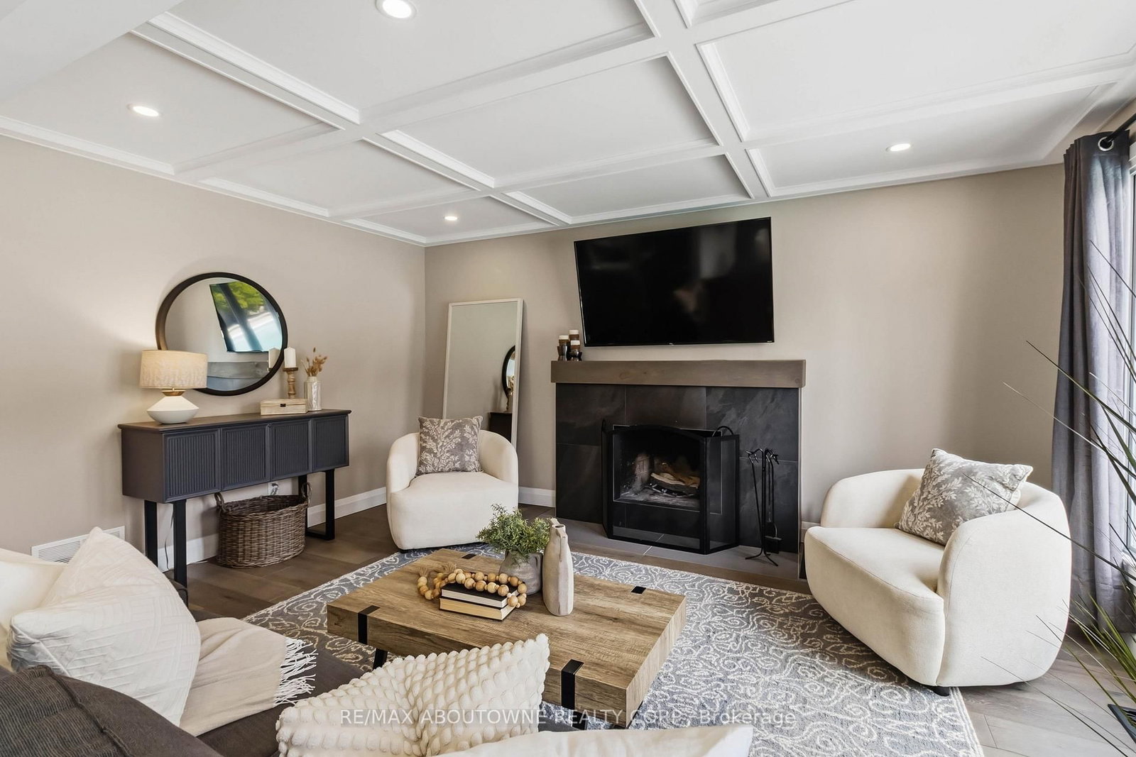 2485 Woburn Crescent - Photo 18