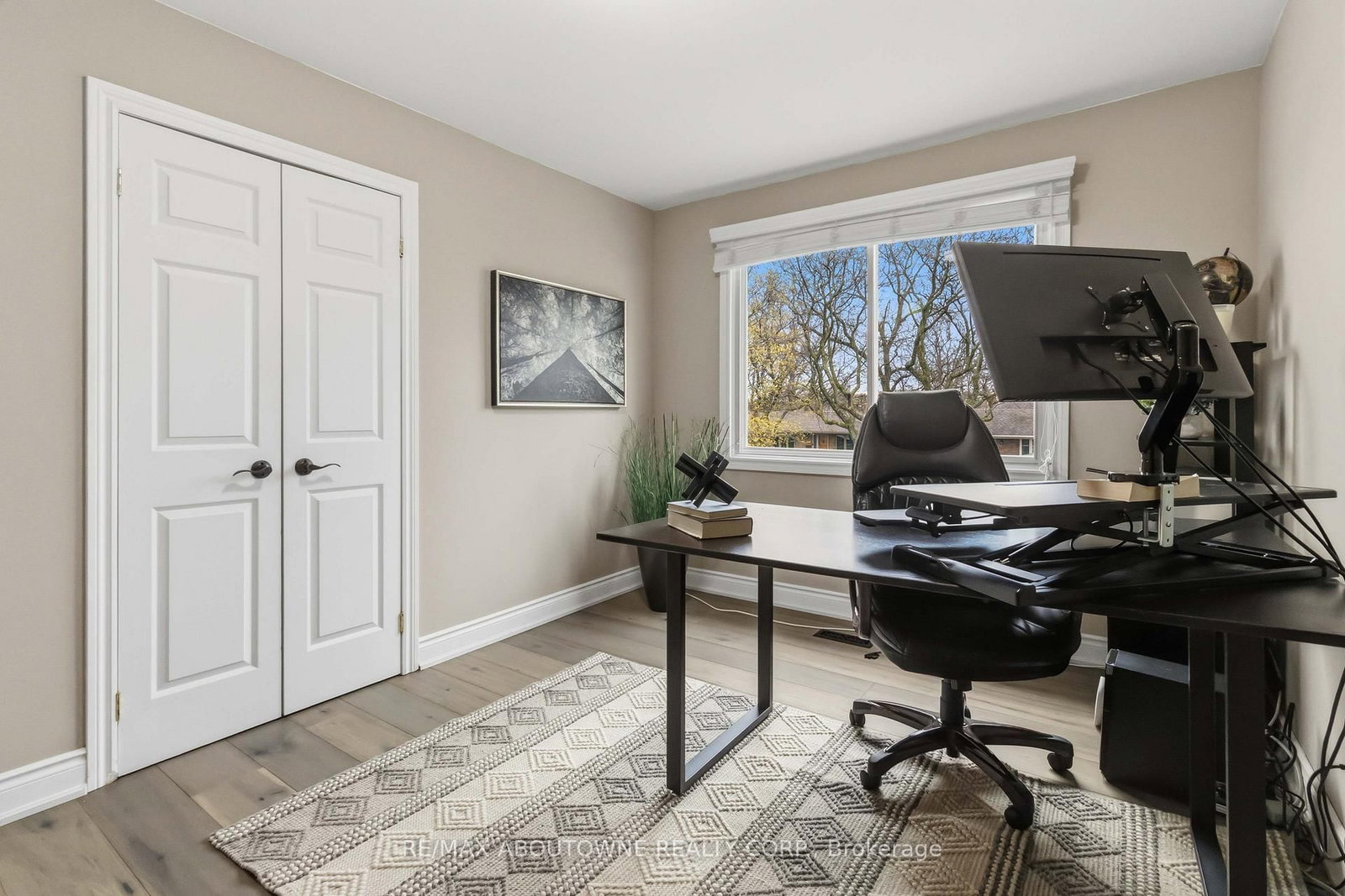 2485 Woburn Crescent - Photo 24