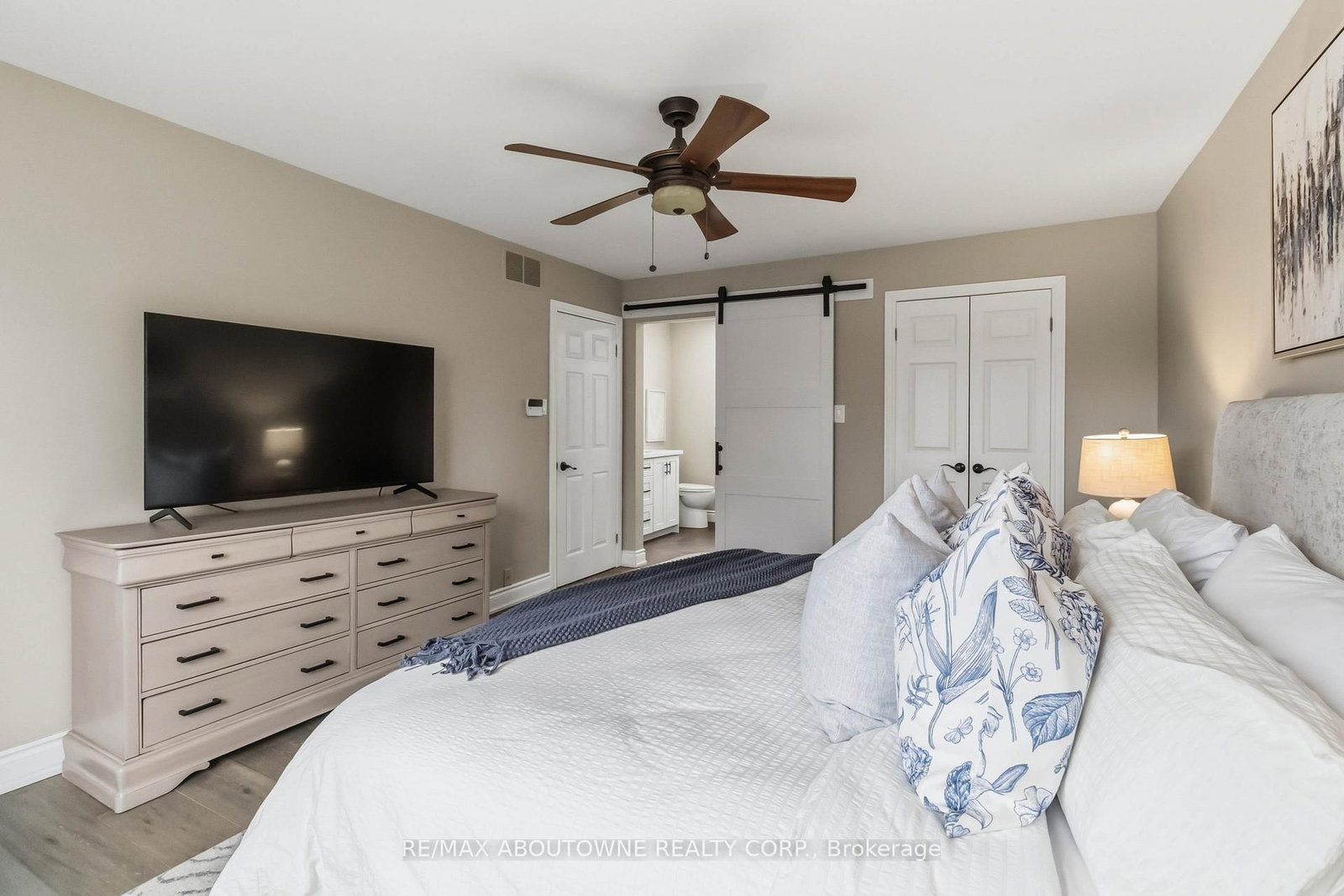 2485 Woburn Crescent - Photo 29