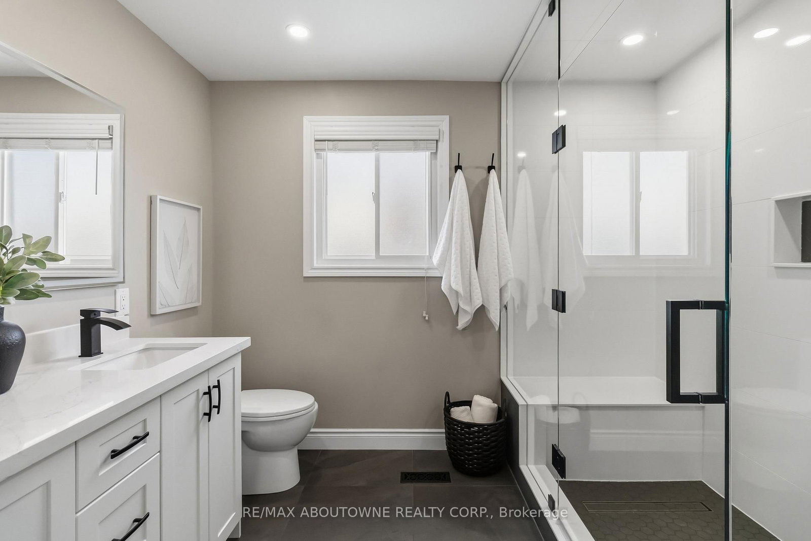 2485 Woburn Crescent - Photo 30