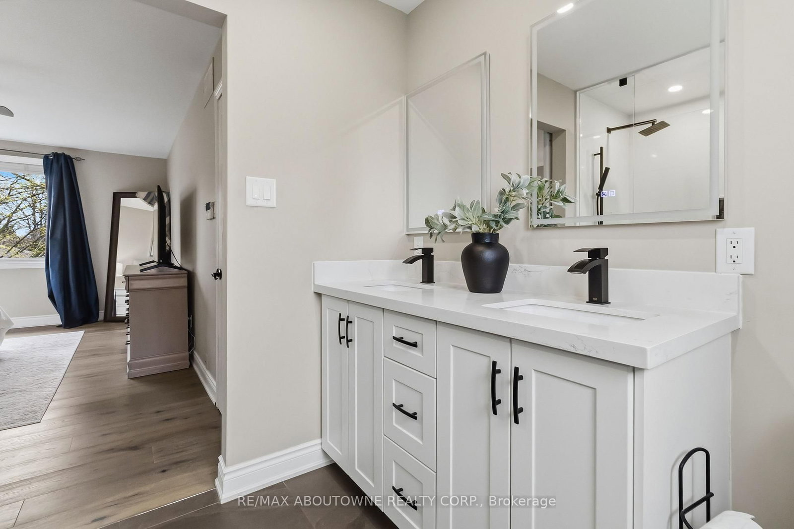 2485 Woburn Crescent - Photo 31