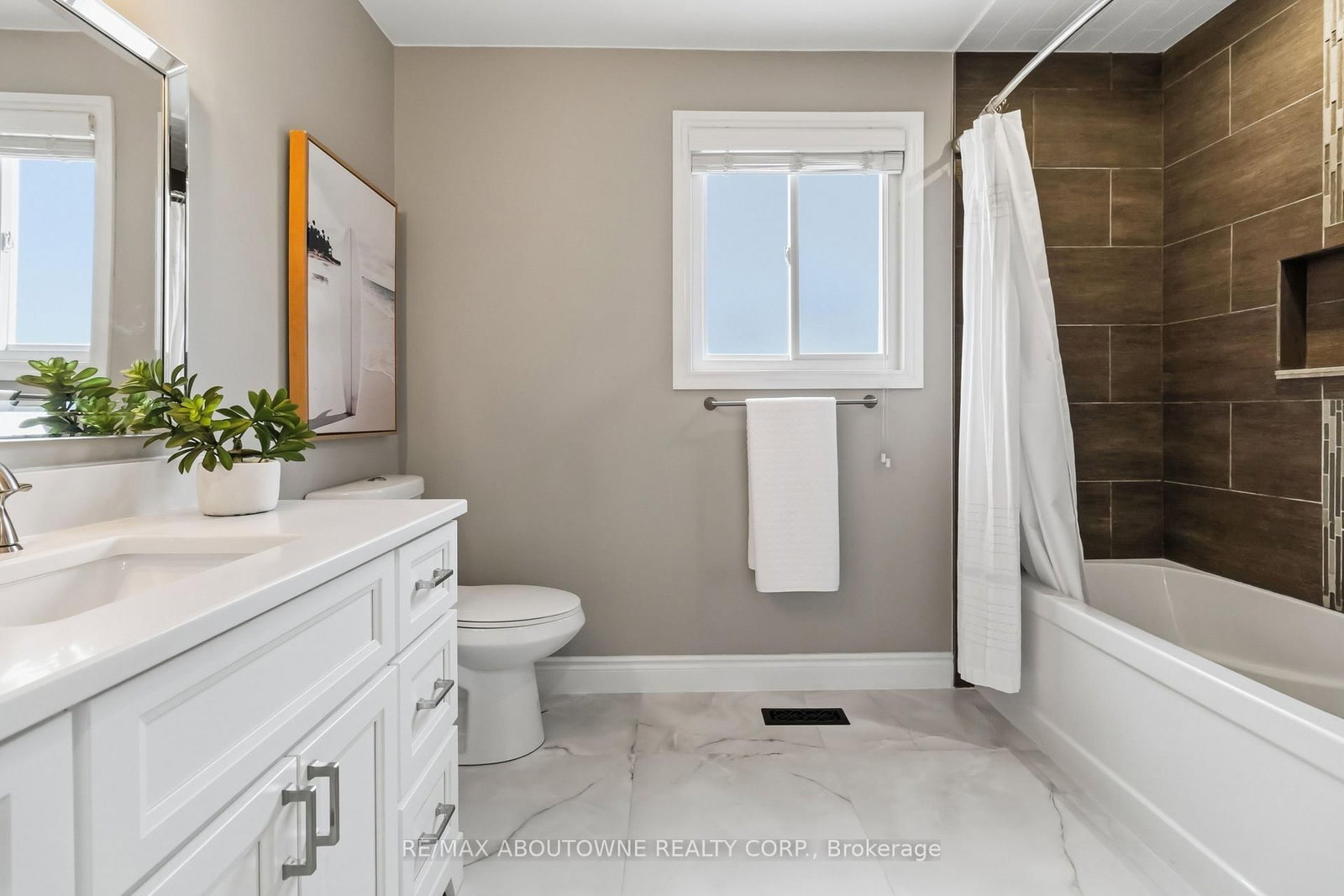 2485 Woburn Crescent - Photo 32