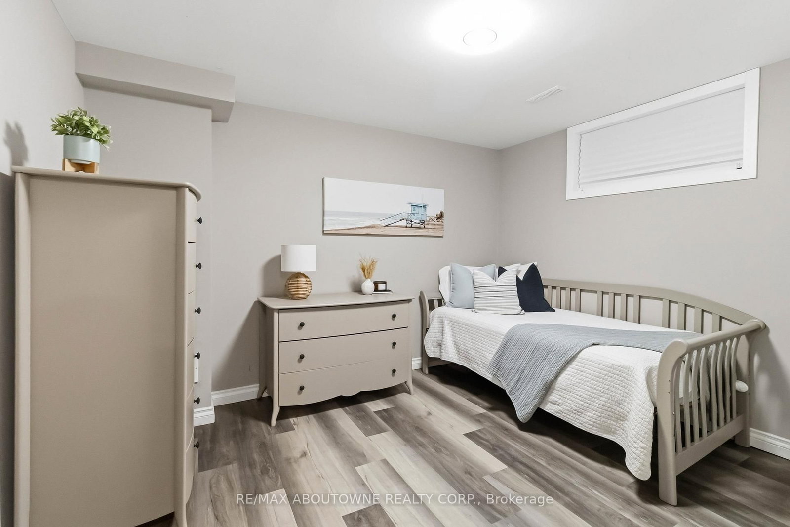 2485 Woburn Crescent - Photo 35