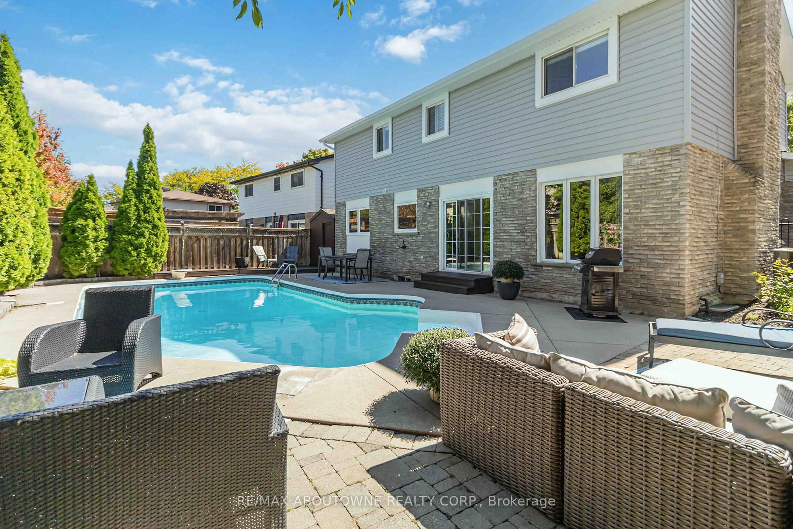 2485 Woburn Crescent - Photo 39