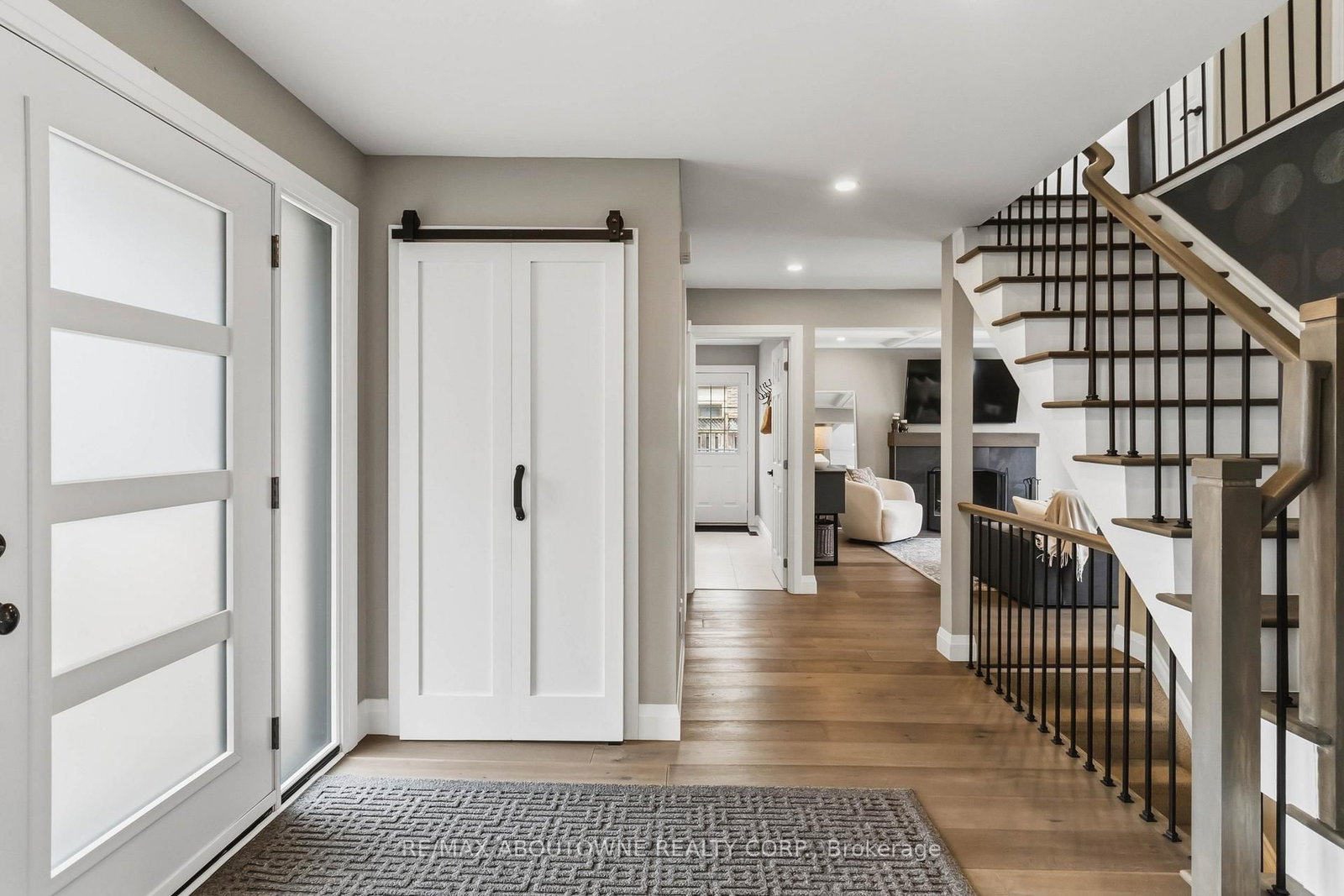 2485 Woburn Crescent - Photo 4