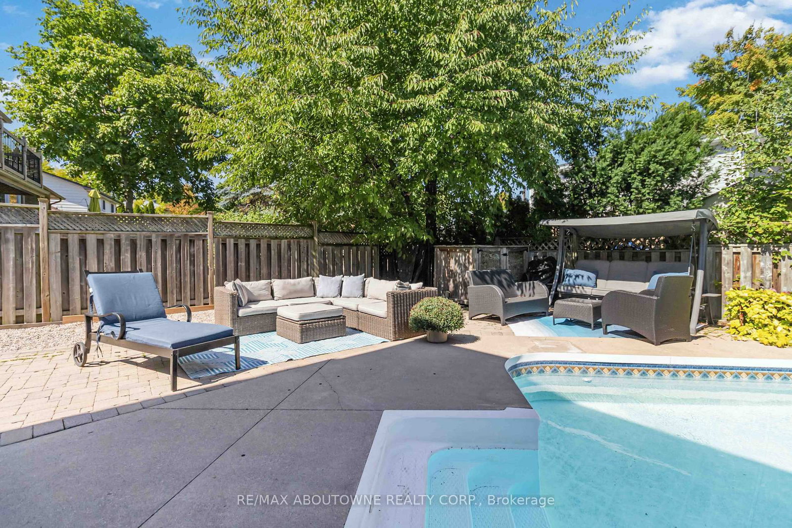 2485 Woburn Crescent - Photo 40