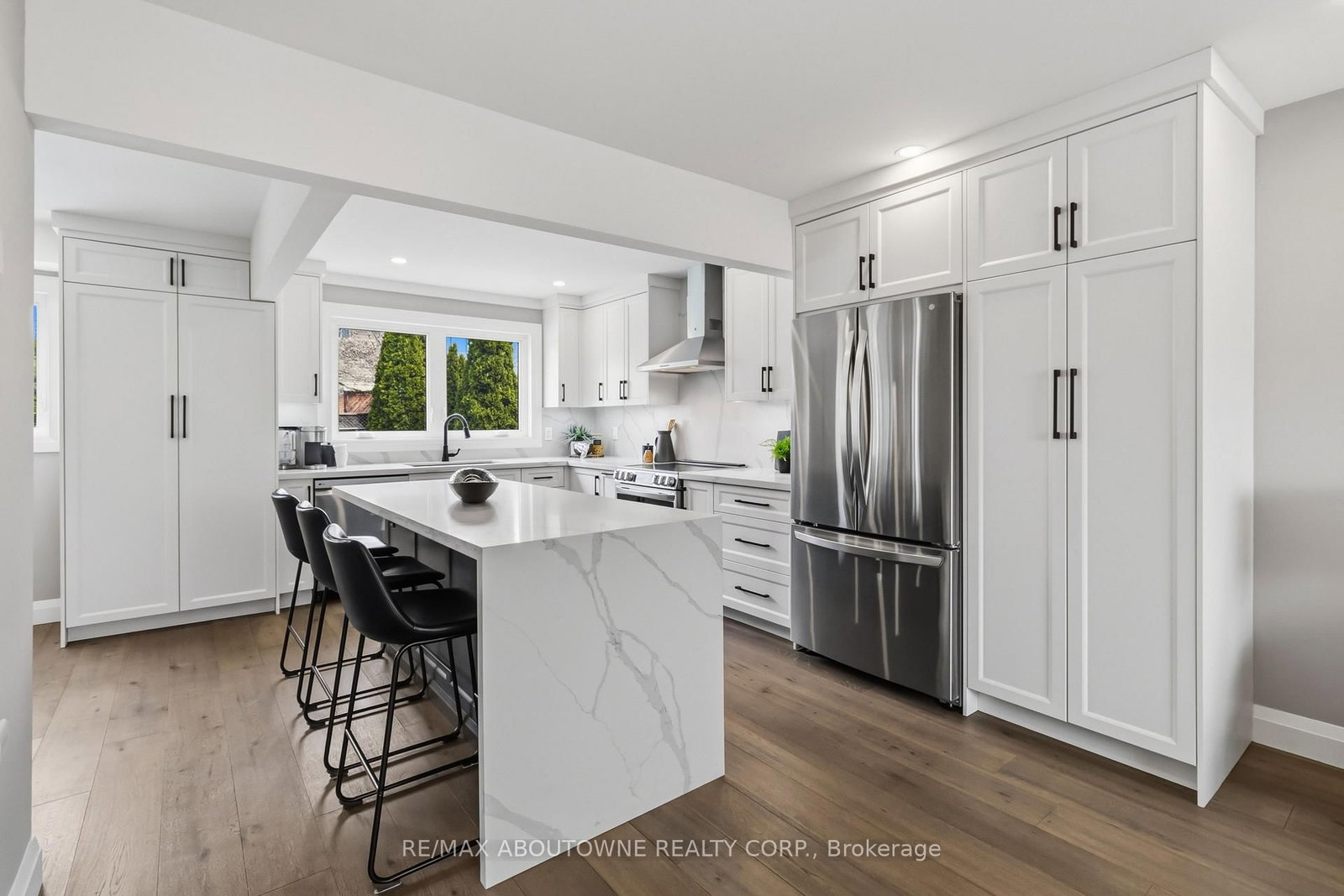 2485 Woburn Crescent - Photo 7