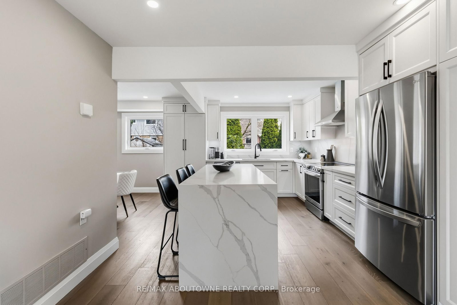 2485 Woburn Crescent - Photo 9