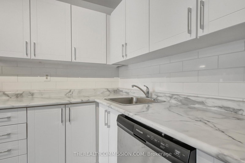 A - 6520 Glen Erin Dr, Mississauga, L5N 3S3 | Image 3